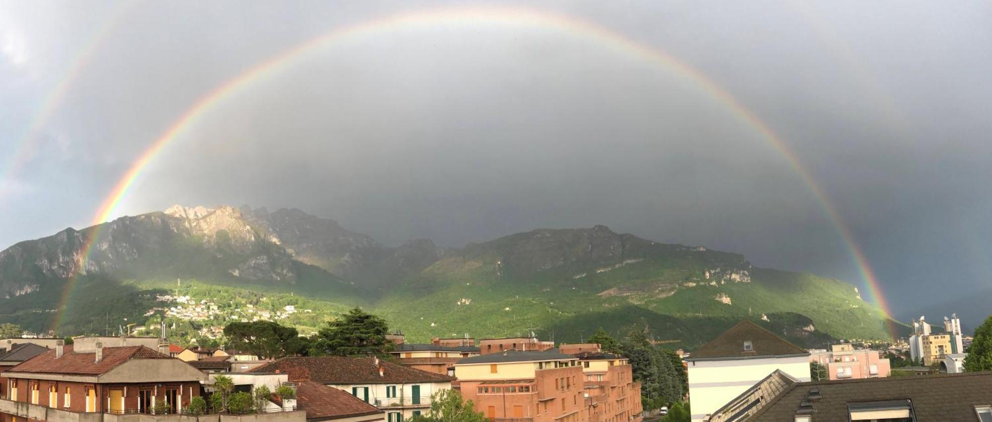 Bright Penthouse Close To Center With Terrace And Lake View Lecco Exteriör bild